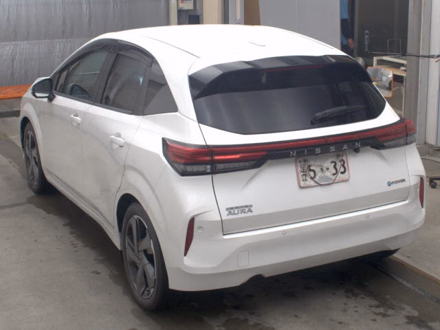 Nissan Aura