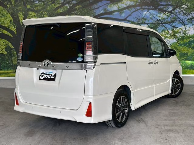 TOYOTA VOXY
