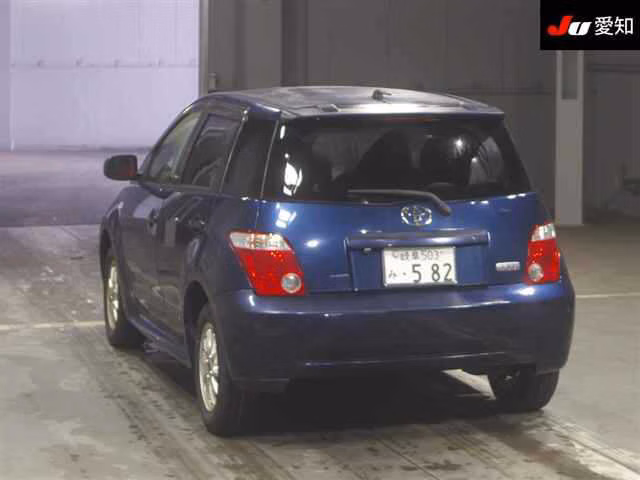 TOYOTA IST