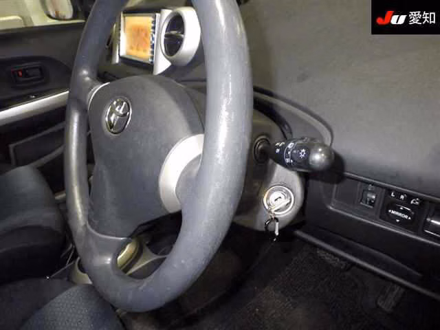 TOYOTA IST