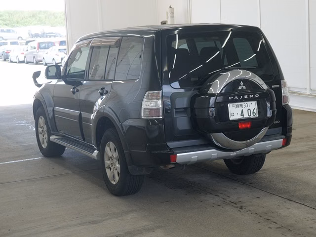 MITSUBISHI PAJERO
