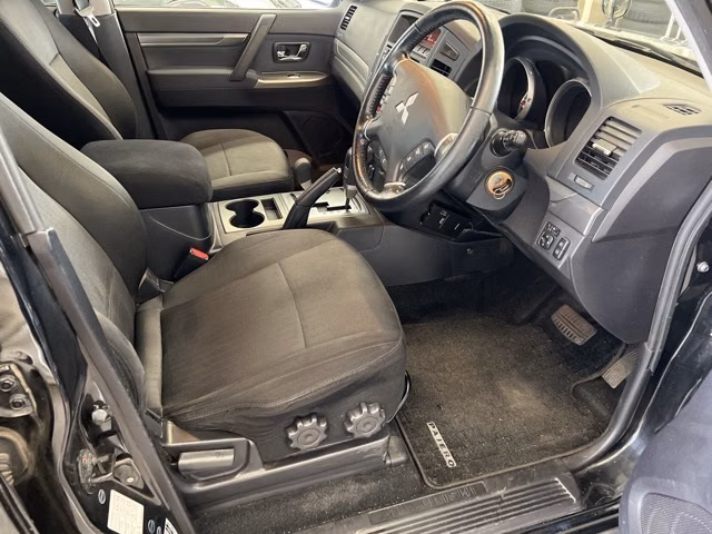 MITSUBISHI PAJERO