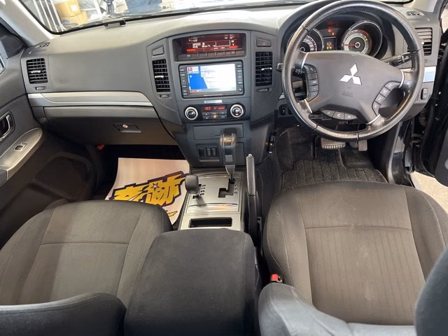 MITSUBISHI PAJERO