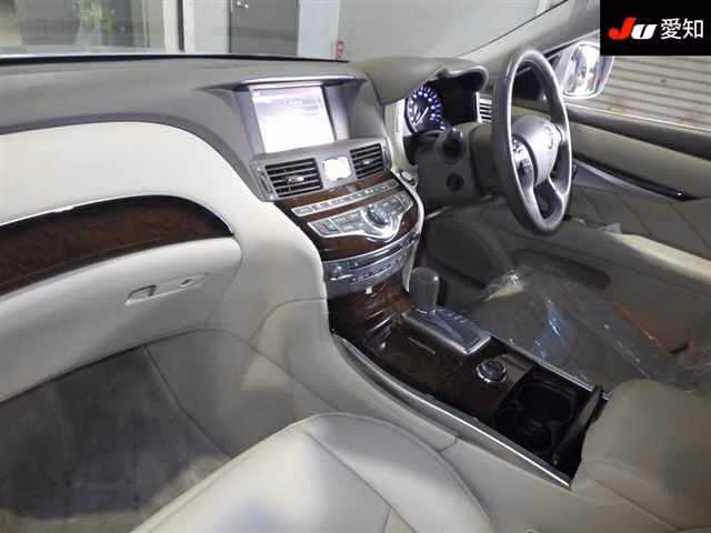 NISSAN FUGA