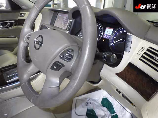 NISSAN FUGA