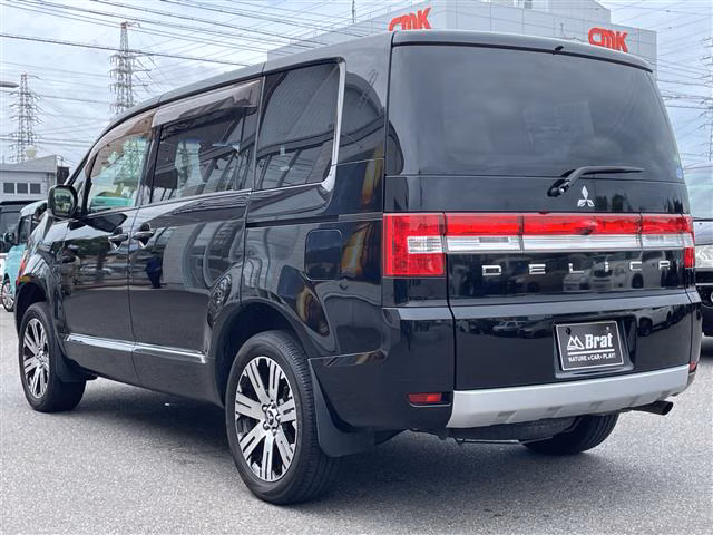 Mitsubishi Delica D:5