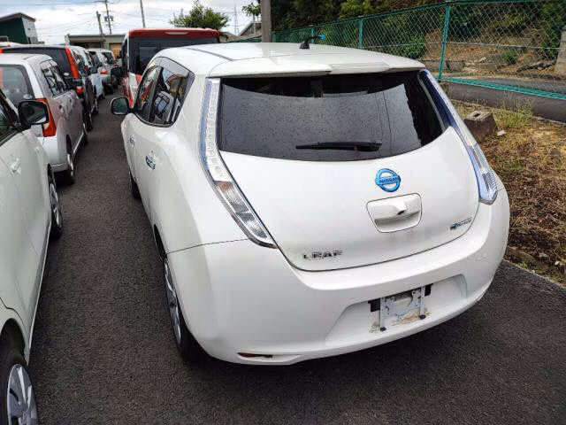 NISSAN LEAF
