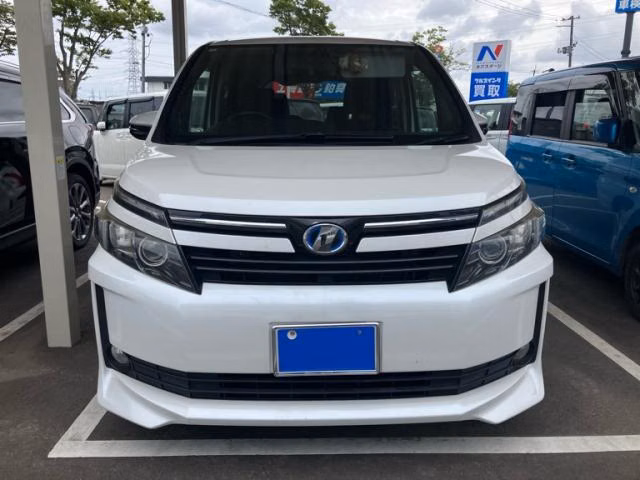 TOYOTA VOXY