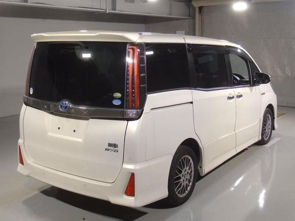 TOYOTA NOAH