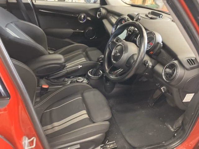MINI HATCH