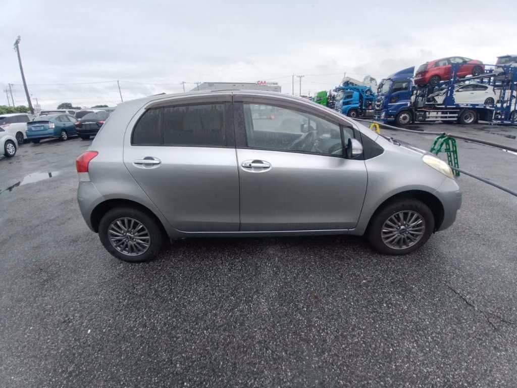 TOYOTA VITZ