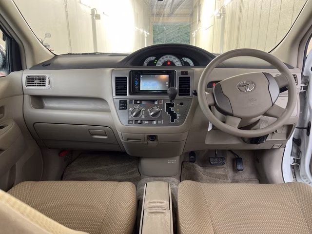TOYOTA RAUM