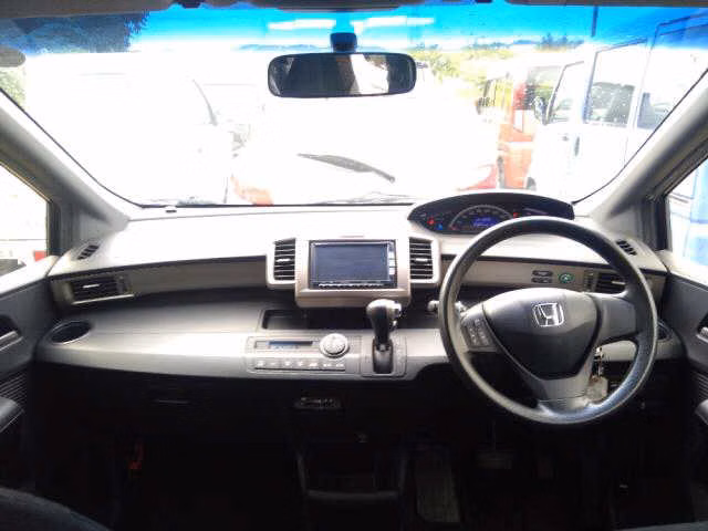 HONDA FREED SPIKE