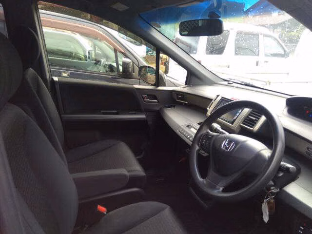 HONDA FREED SPIKE