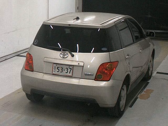 TOYOTA IST