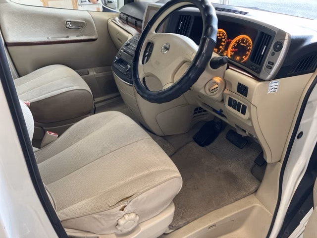 NISSAN ELGRAND