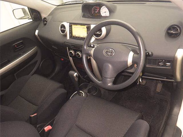 TOYOTA IST