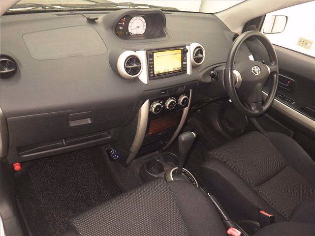 TOYOTA IST