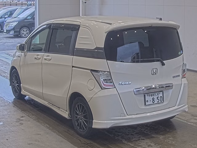 HONDA FREED SPIKE