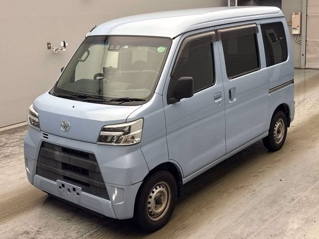TOYOTA PIXIS VAN