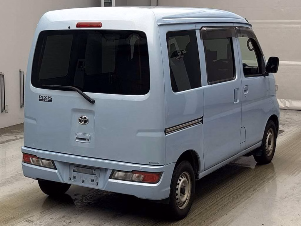 TOYOTA PIXIS VAN