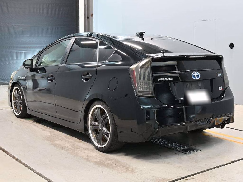 TOYOTA PRIUS