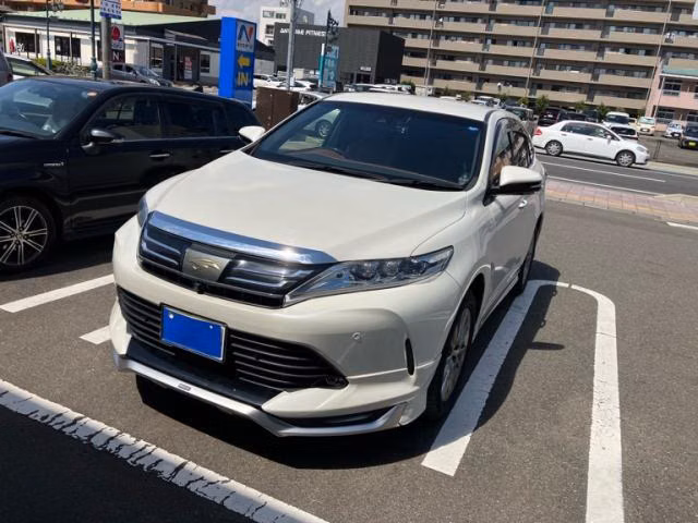 TOYOTA HARRIER