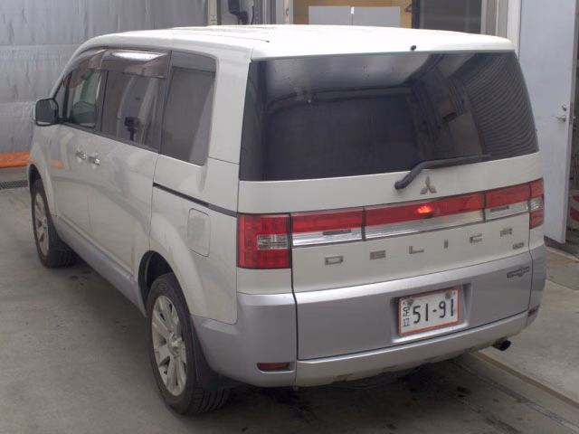 Mitsubishi Delica D:5