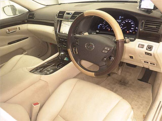 LEXUS LS600H