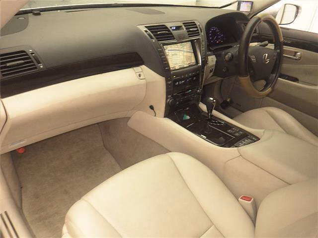 LEXUS LS600H