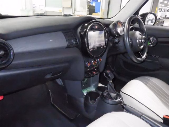 MINI HATCH