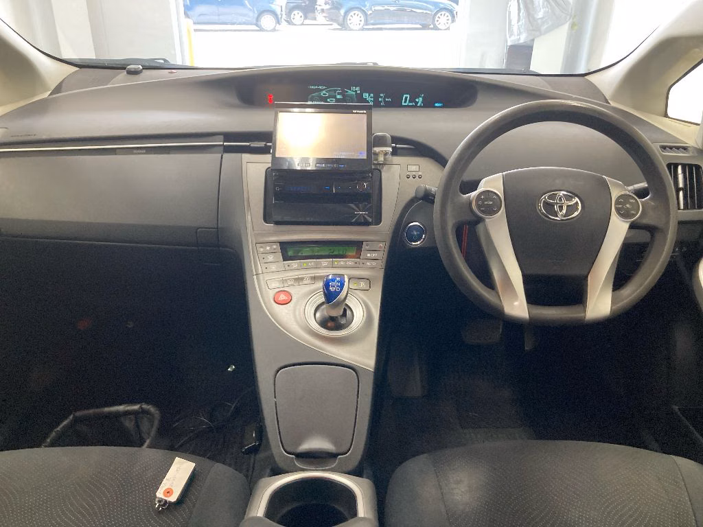 TOYOTA PRIUS
