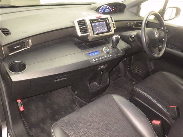 HONDA FREED SPIKE