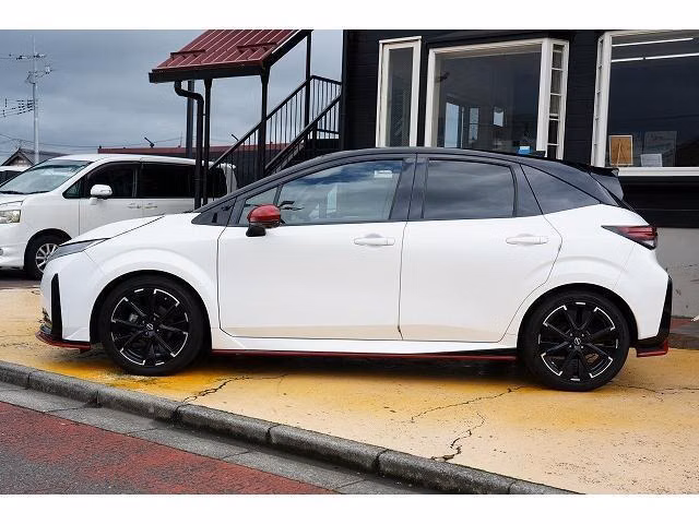 Nissan Aura