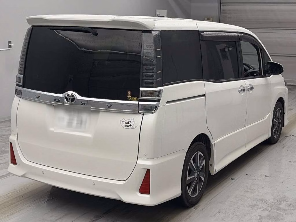 TOYOTA VOXY
