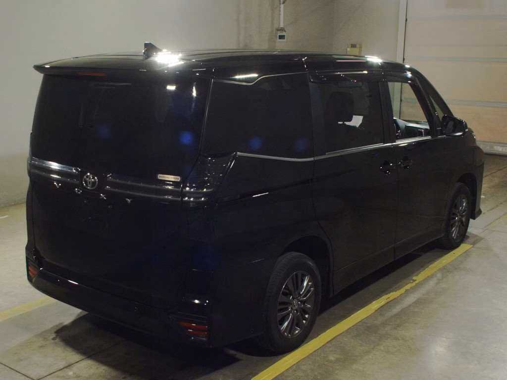 TOYOTA VOXY