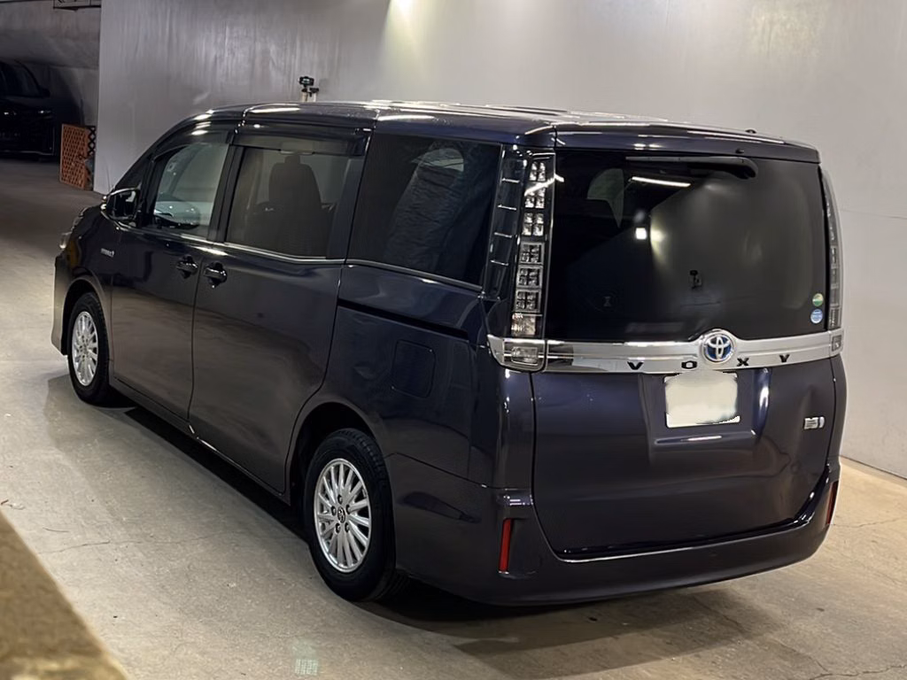 TOYOTA VOXY