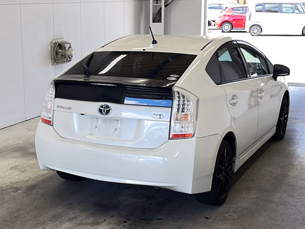TOYOTA PRIUS