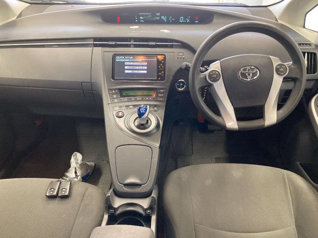 TOYOTA PRIUS