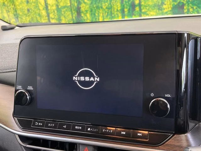 Nissan Aura