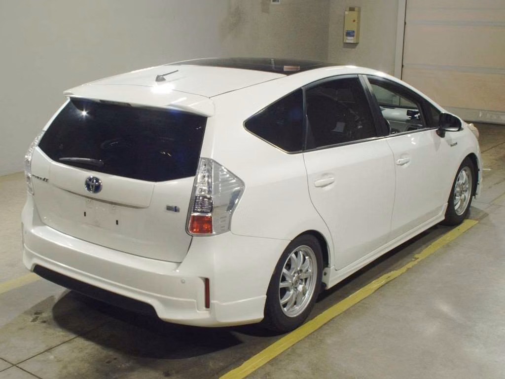TOYOTA PRIUS ALPHA