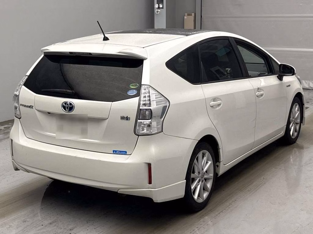 TOYOTA PRIUS ALPHA