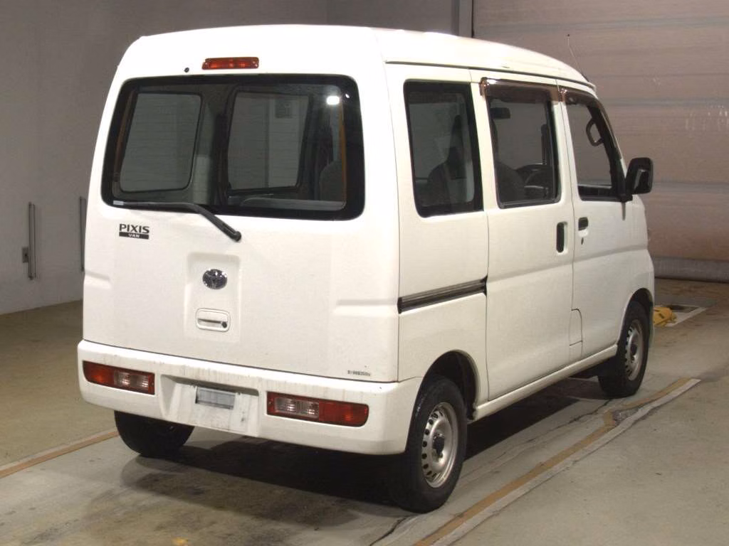 TOYOTA PIXIS VAN