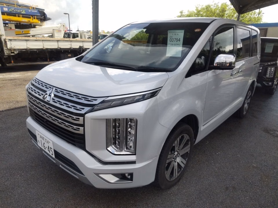 Mitsubishi Delica D:5