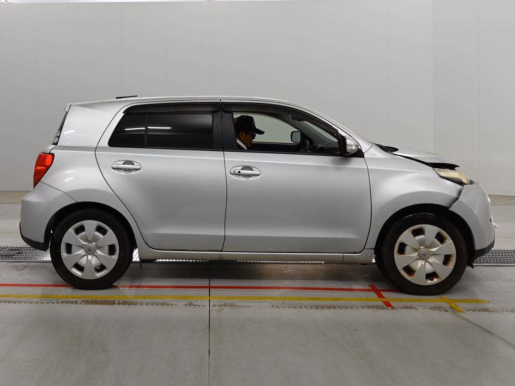 TOYOTA IST
