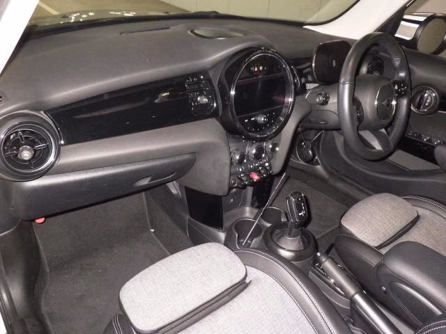 MINI HATCH