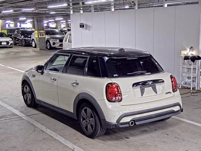 MINI HATCH