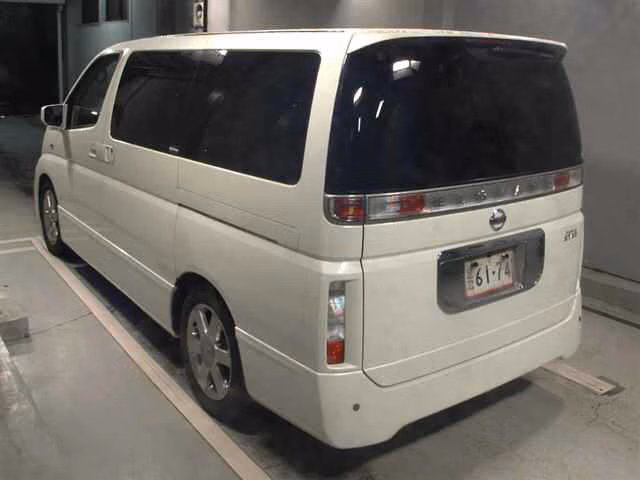 NISSAN ELGRAND