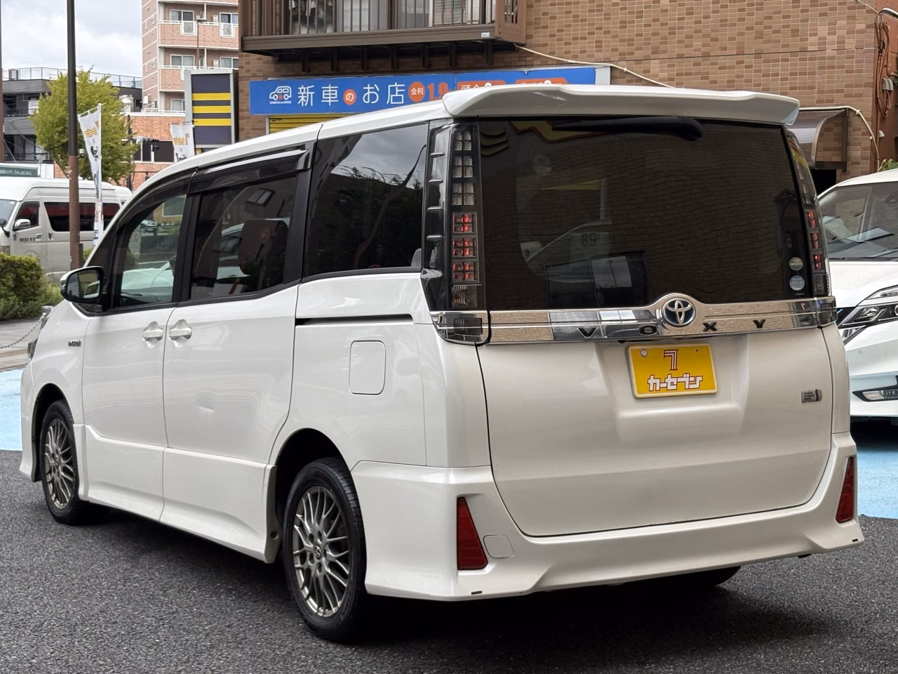 TOYOTA VOXY