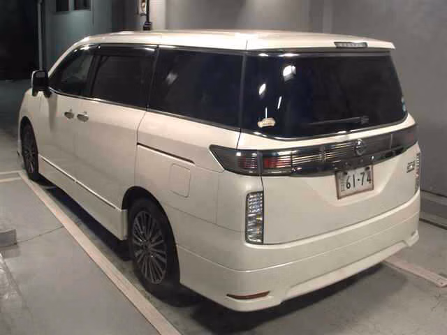 NISSAN ELGRAND